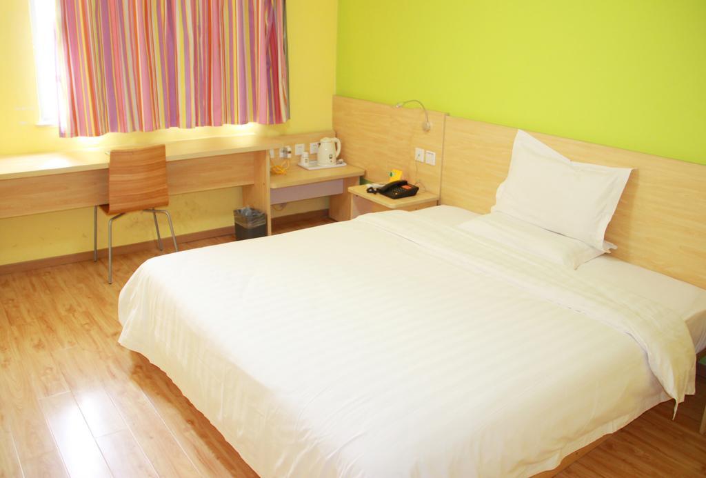 7Days Inn Guangzhou Zhongda North Gate Square Room photo