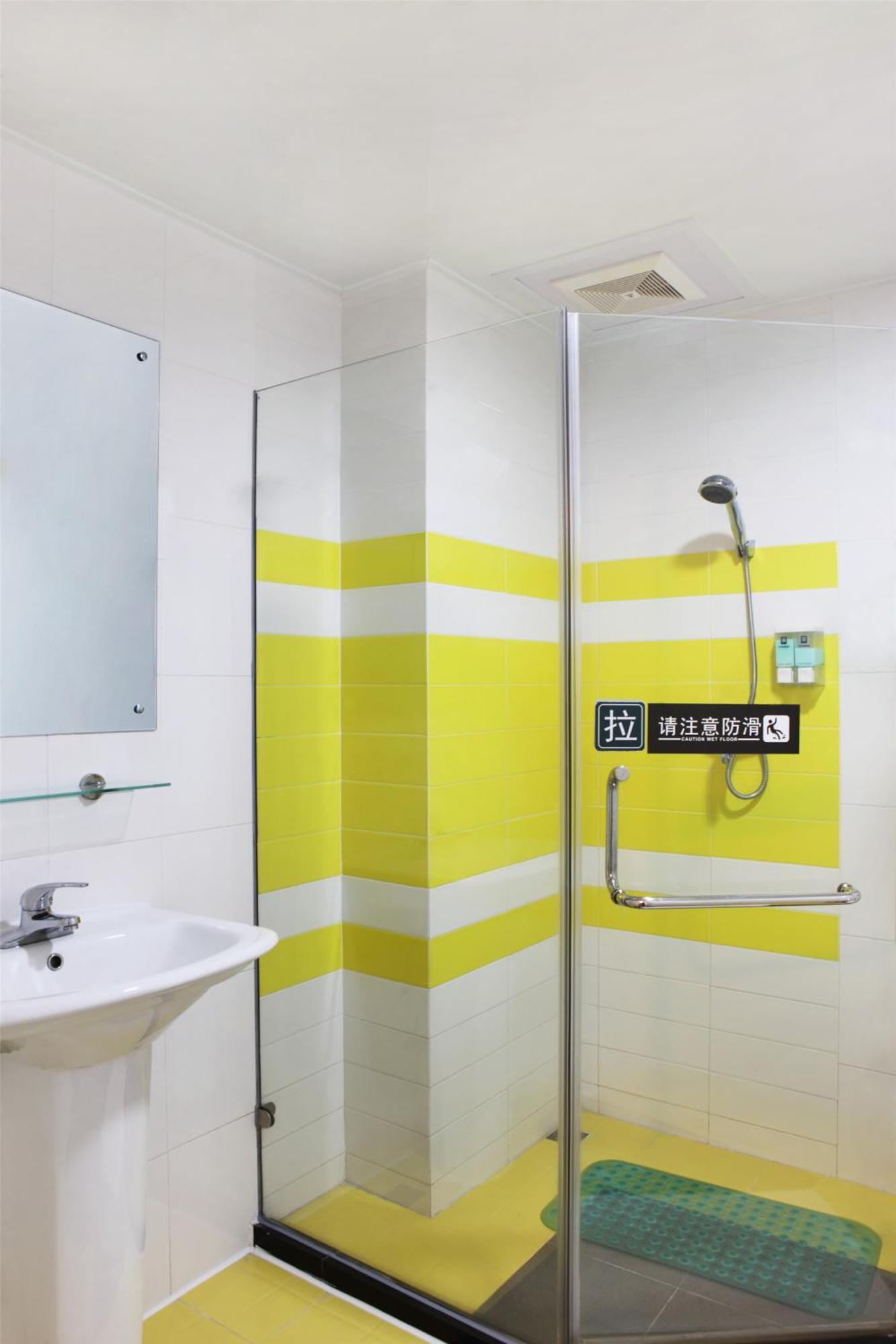 7Days Inn Guangzhou Zhongda North Gate Square Exterior photo